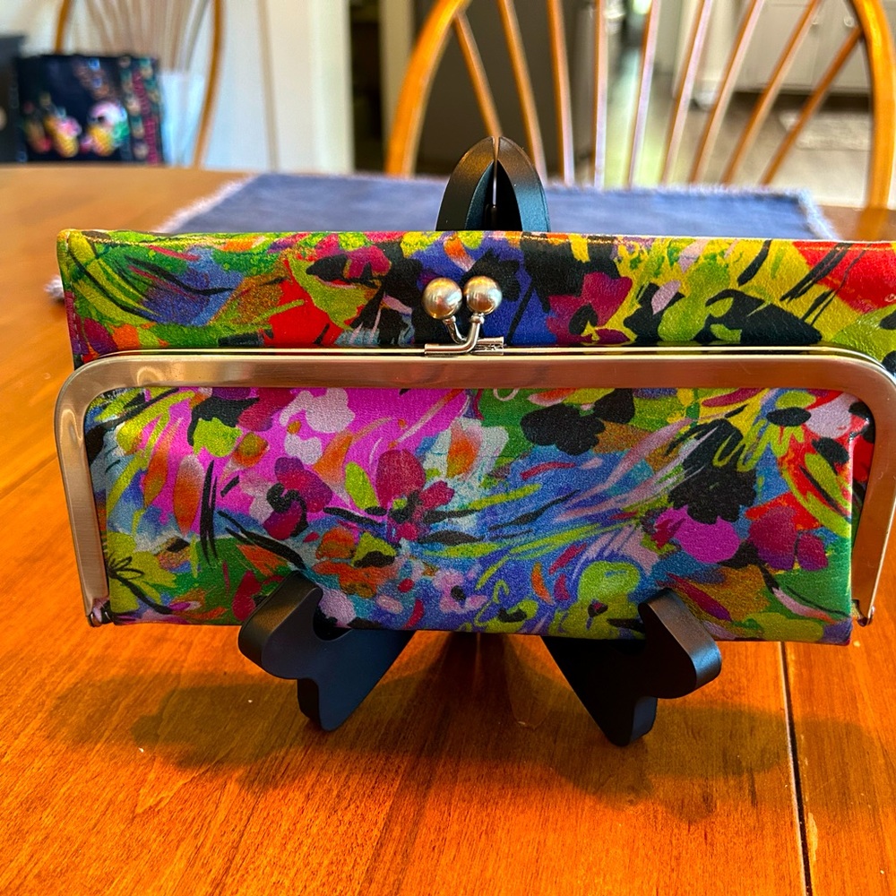 Hobo floral wallet. Trifold